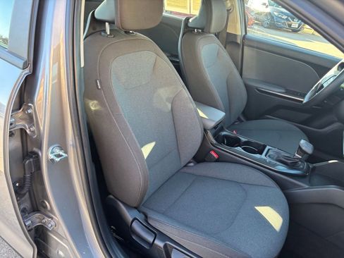 Used 2025 Kia K4 LXS image 35