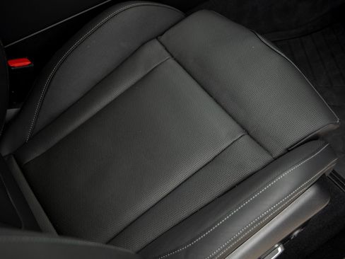 Used 2025 BMW M5 w/ Carbon Package image 42