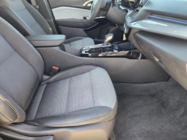 Used 2025 Chevrolet Trax LT FWD image 14