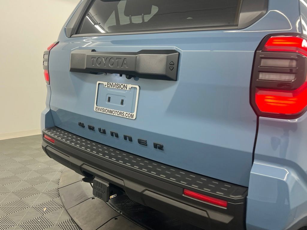 Used 2026 Toyota 4Runner SR5 AWD/4WD image 9