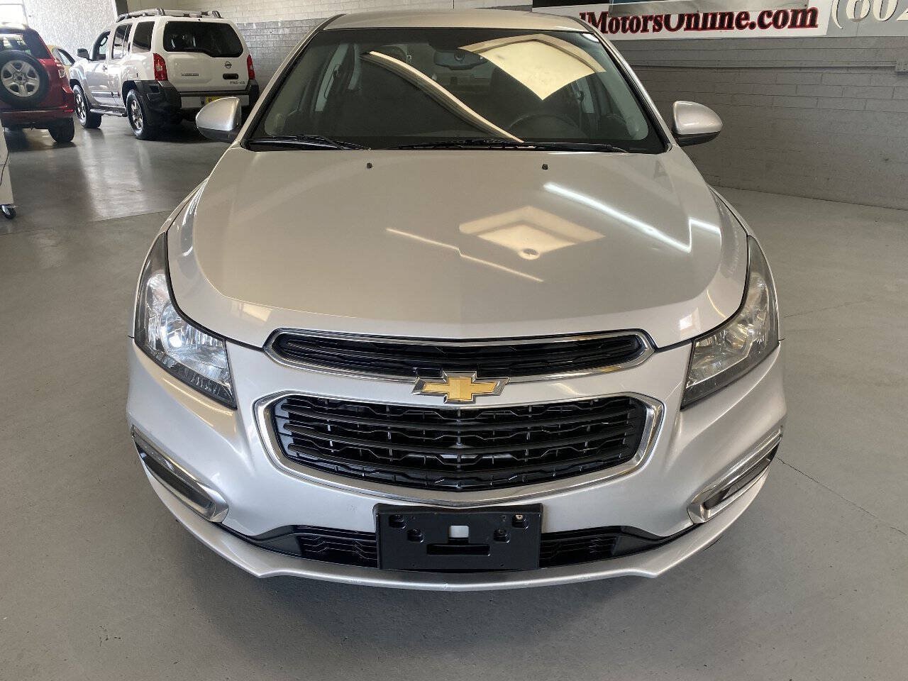 Used 2016 Chevrolet Cruze LT FWD image 2