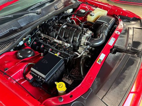 Used 2014 Dodge Challenger R/T RWD image 31
