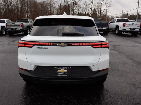 New 2026 Chevrolet Equinox EV LT image 25