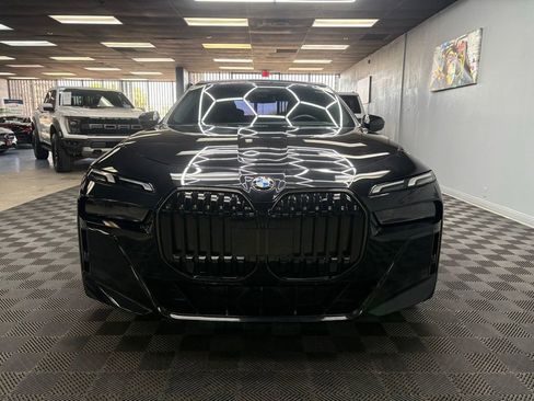Used 2025 BMW 740i w/ Premium Package RWD image 6
