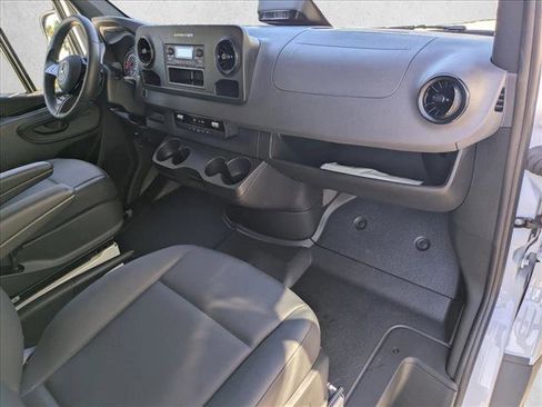Used 2025 Mercedes-Benz Sprinter 2500 image 19