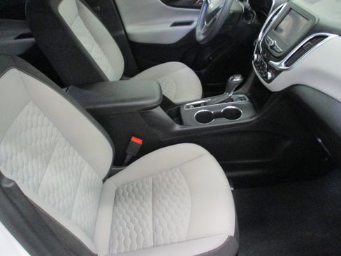 Used 2021 Chevrolet Equinox LT w/ Driver Convenience Package image 12