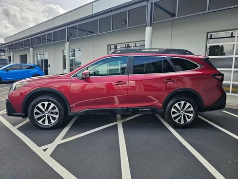 Used 2021 Subaru Outback Premium AWD/4WD image 2