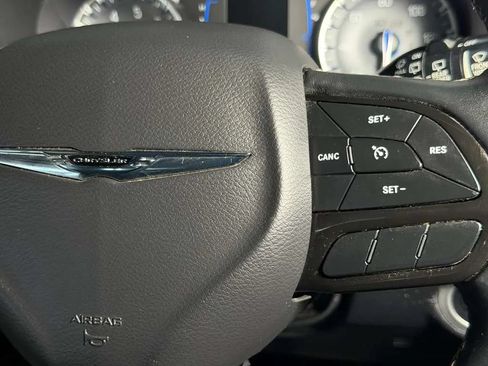 Used 2018 Chrysler Pacifica Touring Plus w/ S Appearance Package FWD image 30