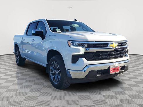 Used 2025 Chevrolet Silverado 1500 LT image 2
