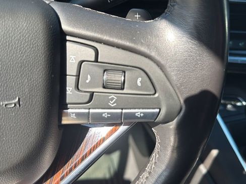 Used 2022 Cadillac Escalade Premium Luxury image 18