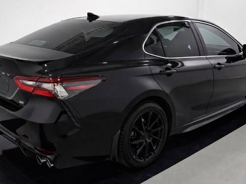 Used 2022 Toyota Camry SE w/ Cold Weather Package image 3