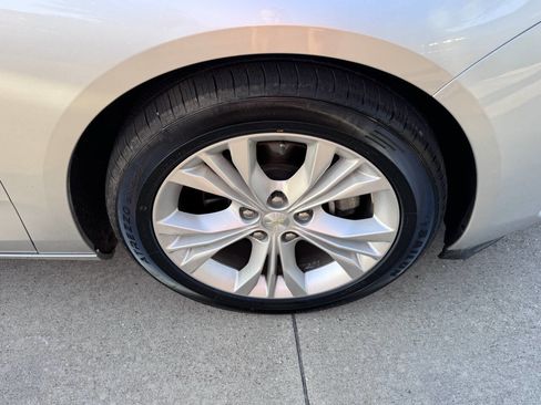 Used 2015 Chevrolet Impala LT w/ Convenience Package FWD image 17