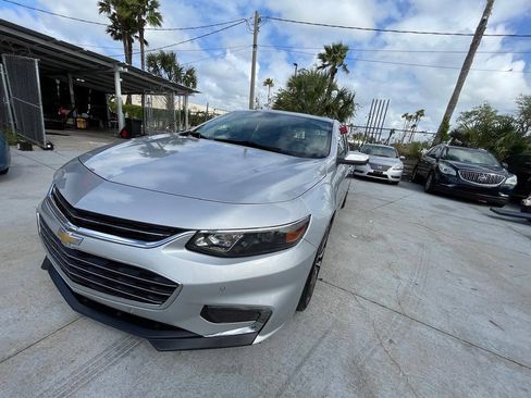 Used 2017 Chevrolet Malibu LT w/ Leather Package FWD image 16