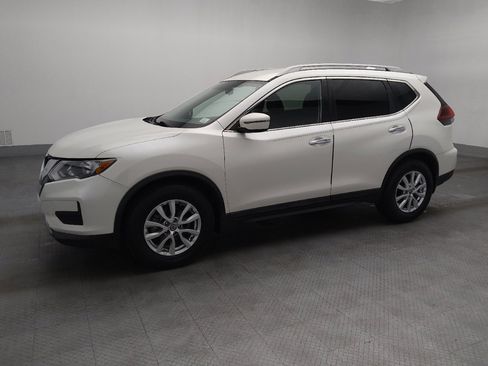 Used 2018 Nissan Rogue SV image 2