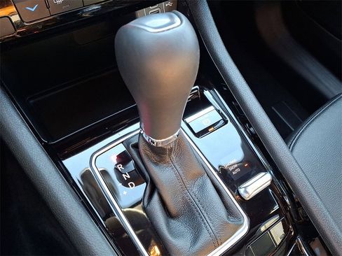 Certified 2024 Jeep Compass Limited image 12