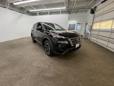 Used 2025 Nissan Rogue SV AWD/4WD image 8