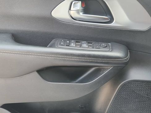 Used 2023 Chrysler Pacifica Touring w/ S Appearance Package FWD image 23