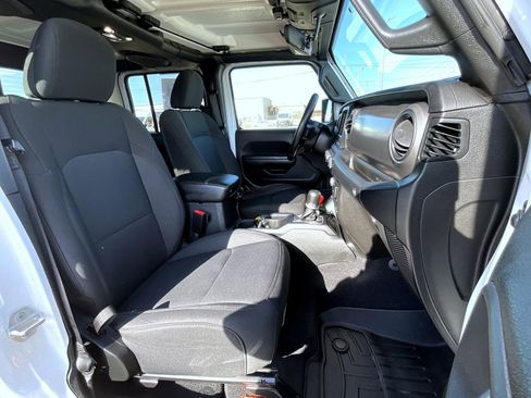 Certified 2021 Jeep Gladiator Willys image 7