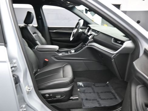 Used 2025 Jeep Grand Cherokee L Limited RWD image 44