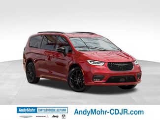 Used 2025 Chrysler Pacifica Limited w/ Uconnect Theater Family Group AWD/4WD 360° Tour