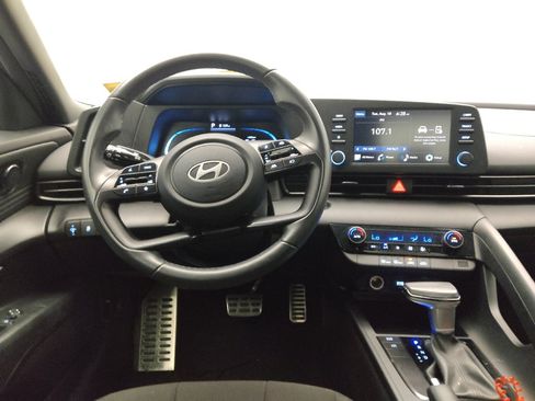 Used 2025 Hyundai Elantra Sport FWD image 22