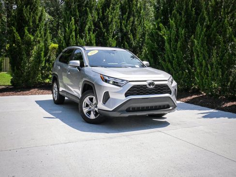 Used 2025 Toyota RAV4 XLE w/ Convenience Package FWD image 2