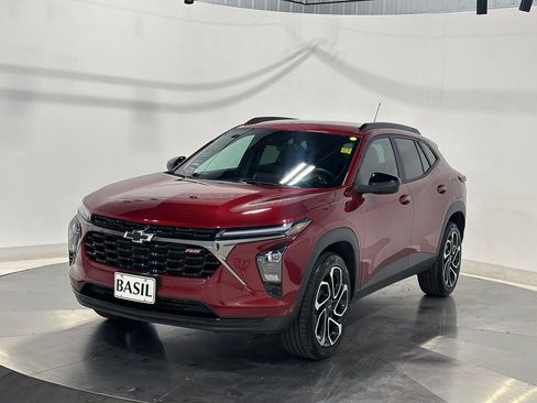 Used 2025 Chevrolet Trax RS FWD image 8