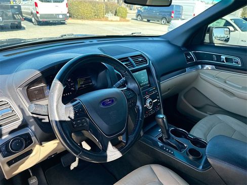 Used 2016 Ford Explorer Limited image 10