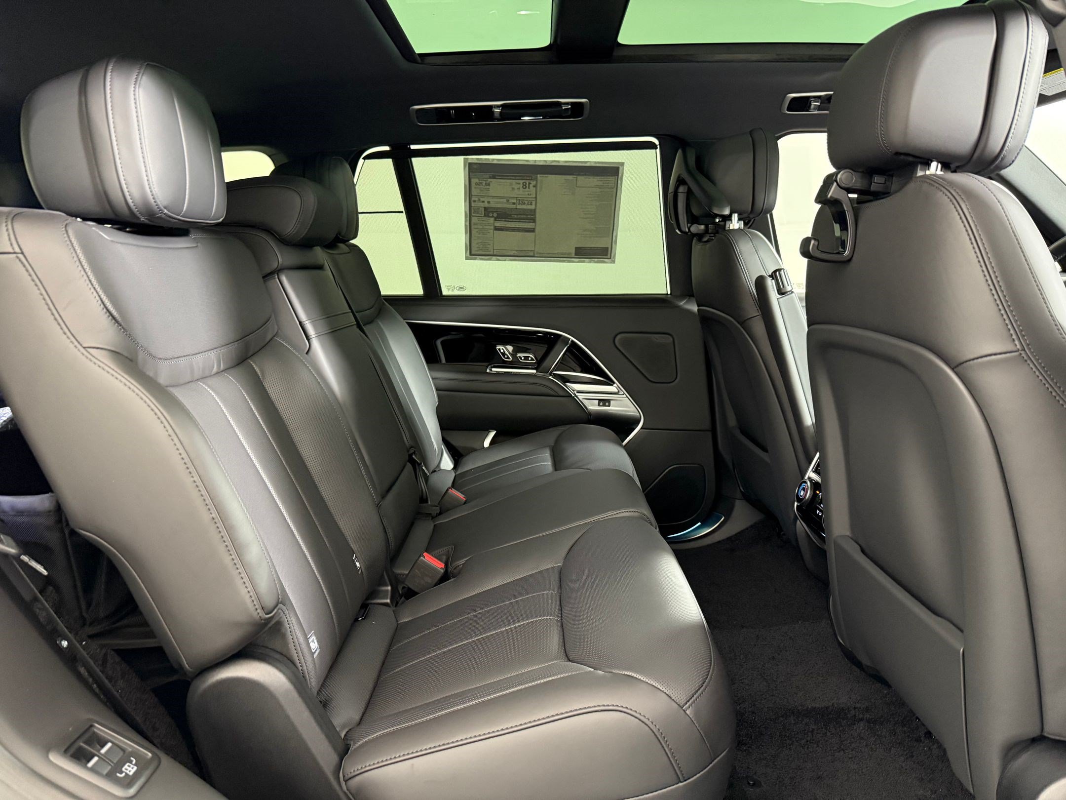 New 2026 Land Rover Range Rover Long Wheelbase SE AWD/4WD image 26