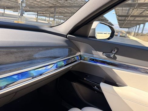 Used 2023 BMW i7 xDrive60 w/ Parking Assistance Package AWD/4WD image 35