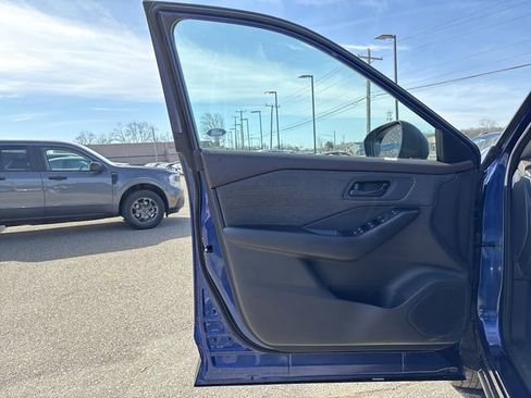 Used 2023 Nissan Rogue S image 21