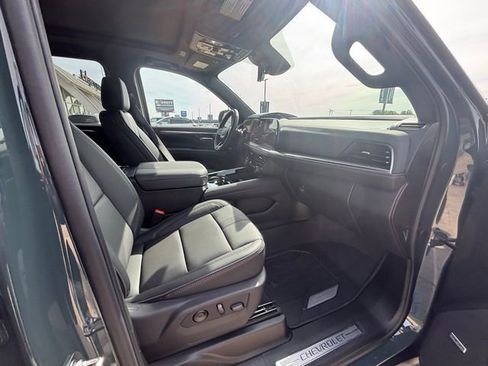 New 2026 Chevrolet Suburban RST AWD/4WD image 16