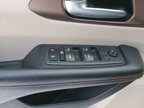 Used 2019 Chrysler Pacifica Touring-L Plus image 22