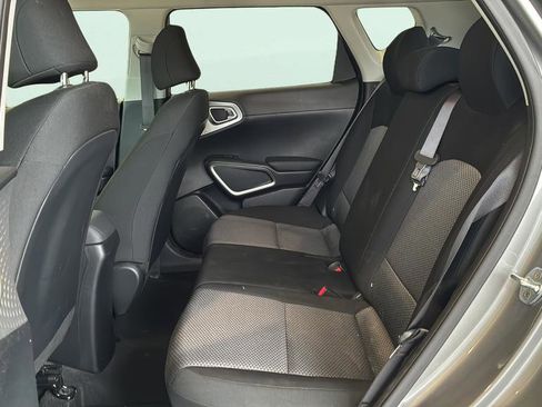 Used 2023 Kia Soul LX w/ LX Technology Package FWD image 24