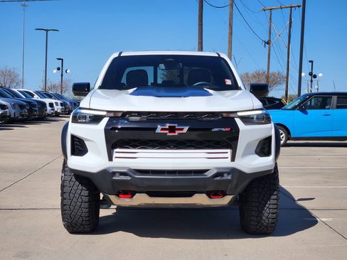 Used 2025 Chevrolet Colorado ZR2 w/ Technology Package AWD/4WD image 11