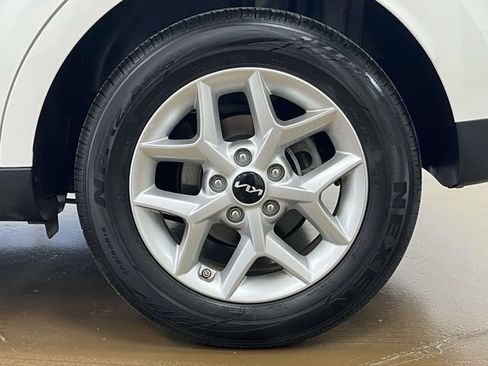 Used 2025 Kia Soul LX w/ LX Technology Package FWD image 13