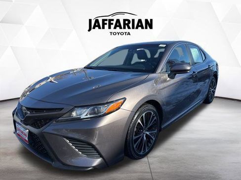 Certified 2018 Toyota Camry SE image 9