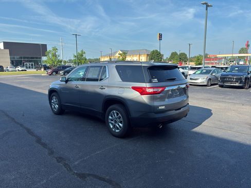 Used 2021 Chevrolet Traverse LT FWD image 4