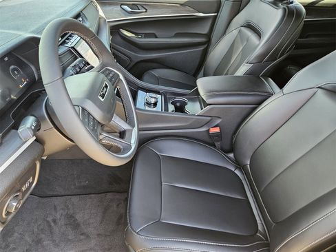 New 2025 Jeep Grand Cherokee L Limited image 13