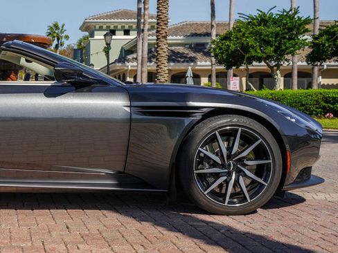 Used 2020 Aston Martin DB11 Volante image 11