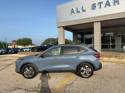 Used 2025 Ford Escape ST-Line w/ Tech Pack #1 FWD image 8