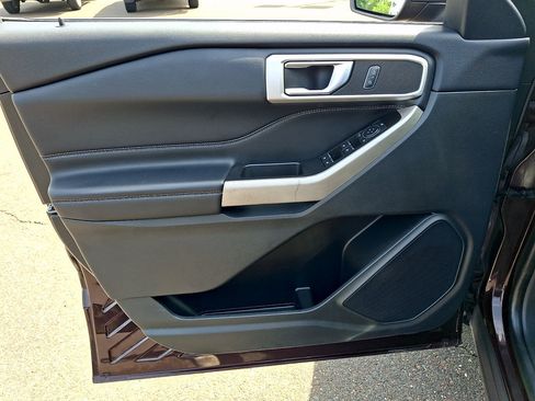 Used 2022 Ford Explorer XLT w/ Equipment Group 202A AWD/4WD image 15