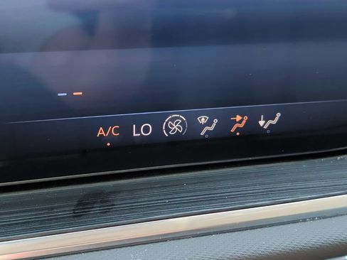 Used 2024 Buick Envision Preferred AWD/4WD image 27