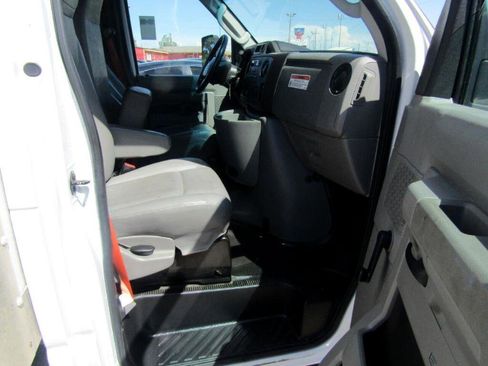 Used 2016 Ford E-350 and Econoline 350 Super Duty image 15