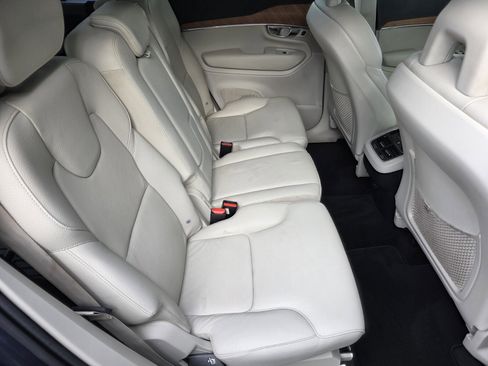 Used 2022 Volvo XC90 T6 Momentum w/ Protection Package Premier AWD/4WD image 5