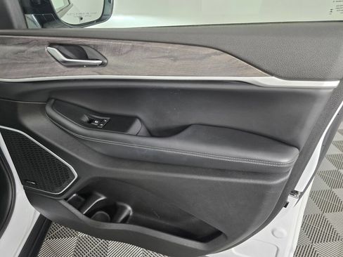 Used 2023 Jeep Grand Cherokee 4WD 4xe image 41