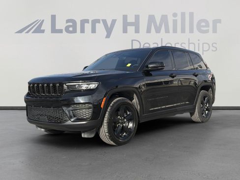 Used 2023 Jeep Grand Cherokee Altitude image 1