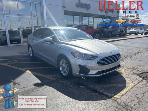 Used 2019 Ford Fusion SE FWD image 1
