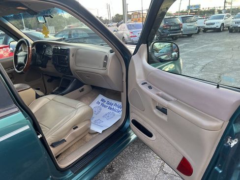 Used 1998 Ford Explorer XLT image 13