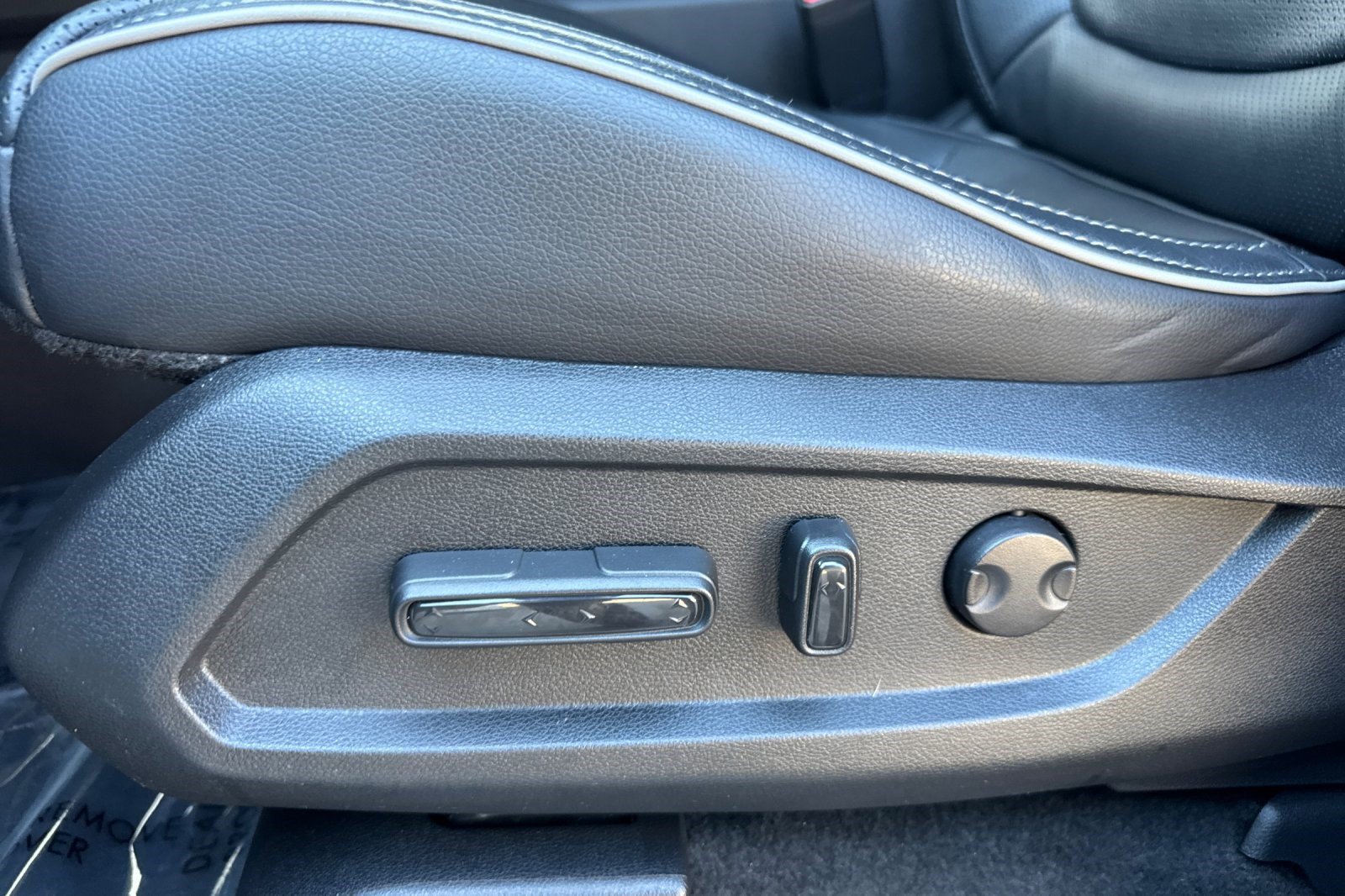 Used 2025 Honda Pilot Elite image 14